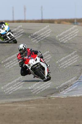 media/Nov-26-2023-TrackDaz (Sun) [[64ad8cfd8f]]/Mock Race/Outside Grapevine/